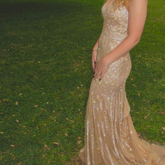 Dresses & Skirts - Size 6, Beautiful Prom Dress!